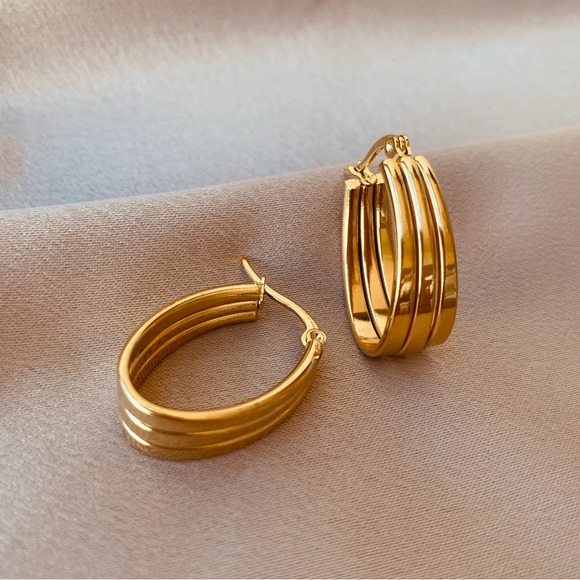 NEW💎18K Gold Plated Hoop Earrings*Huggie Earrings* - Picture 7 of 8